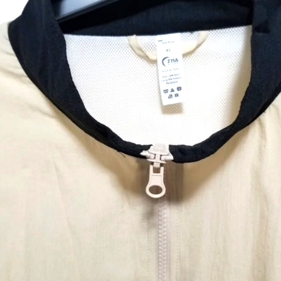 ZYIA Active Color Block Light Jacket  Size: XL. - Picture 8 of 11
